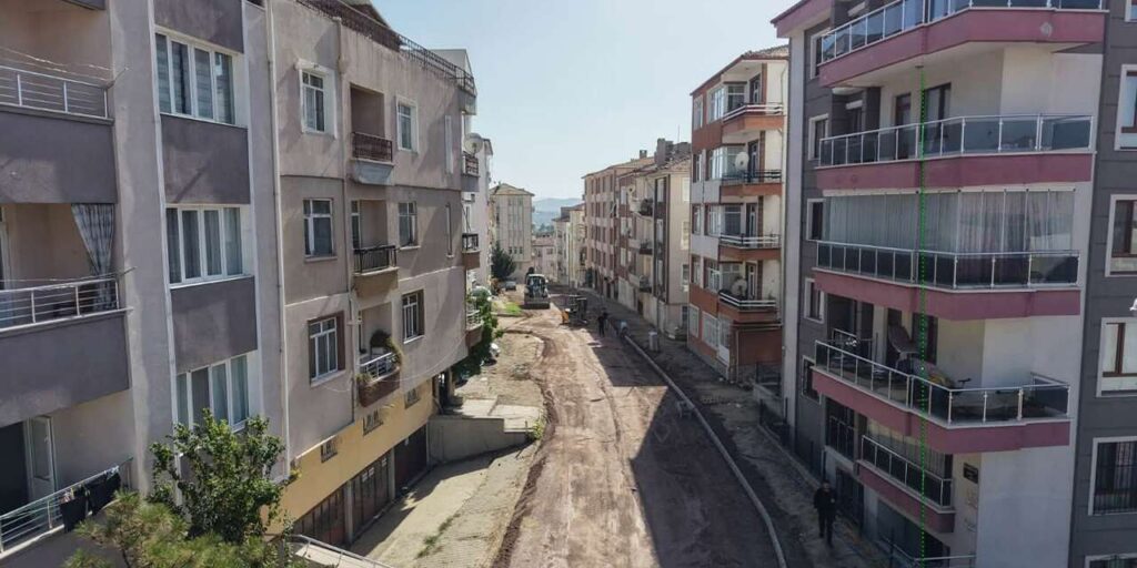 Yaylacık’ta 10 sokakta yüzde 80 tamamlandı: Sırada sıcak asfalt var