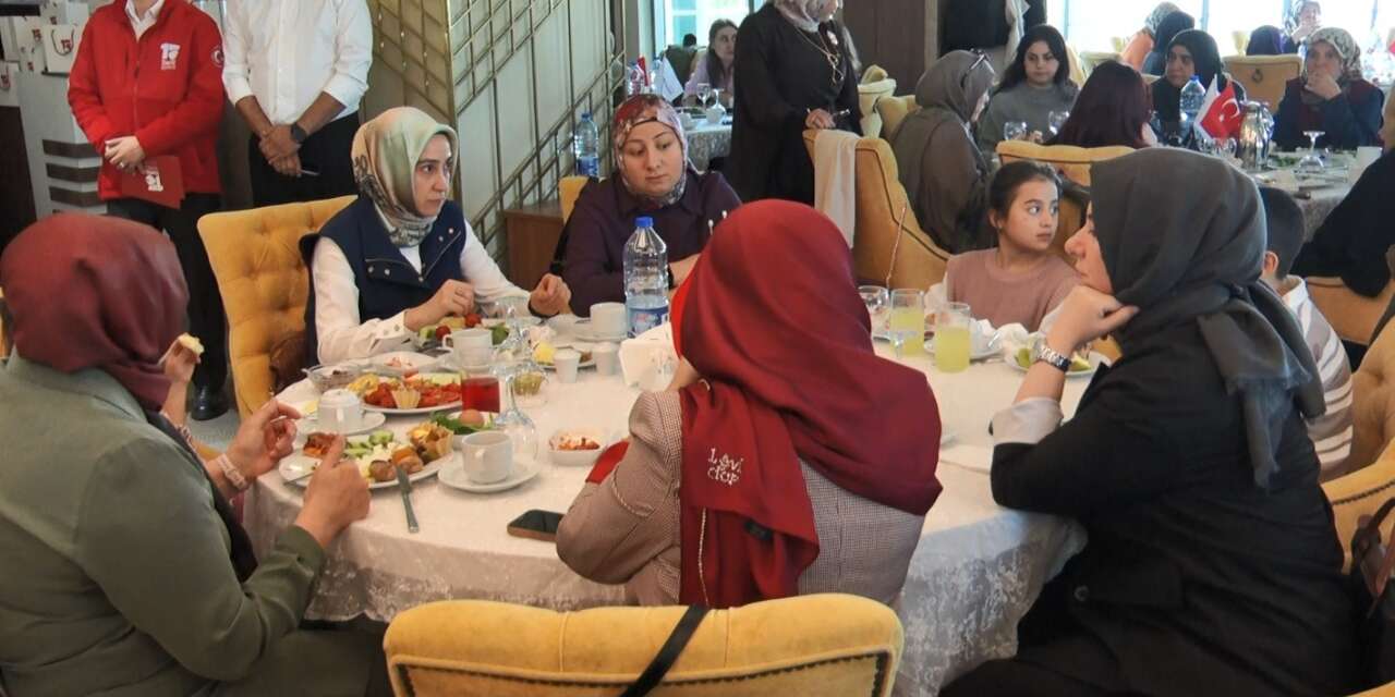 15-temmuz-sehitlerinin-esleri-ankara’da-bir-araya-geldi