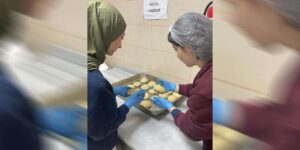 Yurt mutfağından aile sofralarına! Öğrencilerden el emeği destek