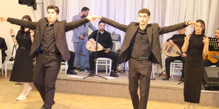 Türkü, şiir ve zeybekle Cumhuriyet kutlaması