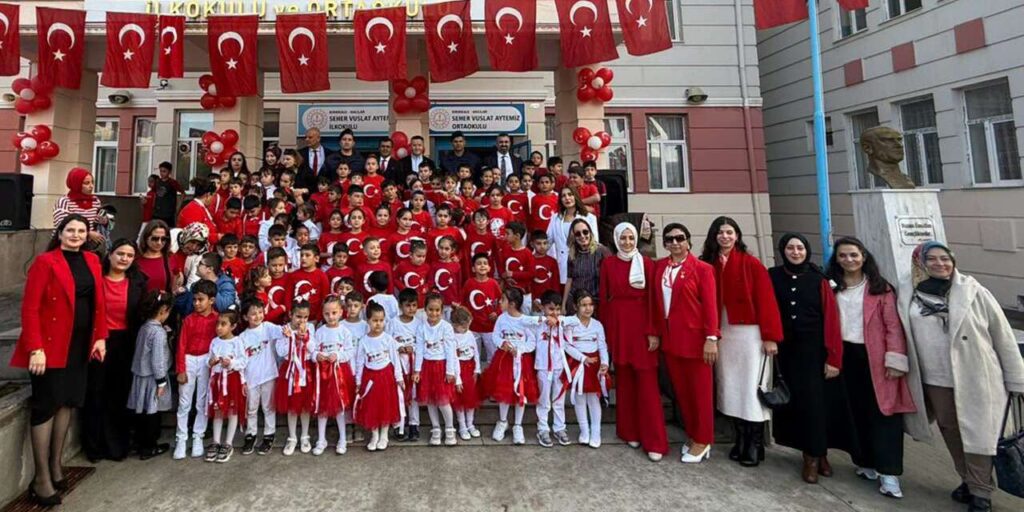 Hacılar’da Cumhuriyet coşkusu! Öğrencilerden anlamlı gösteriler