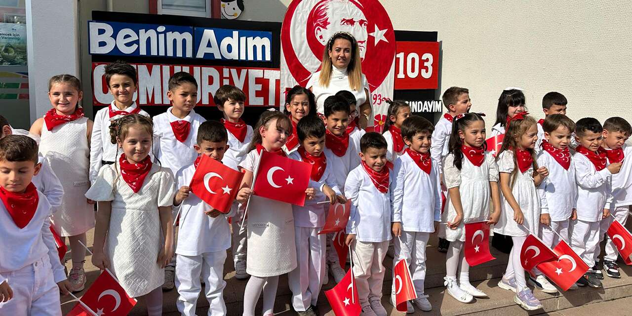 mke-anaokulu’ndan-coskulu-cumhuriyet-bayrami-kutlamasi